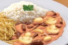 Dia das Mães saboroso com strogonoff de filé com champignon