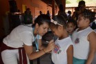 Mariá Cardoso doa kits de material escolar para o Superando Limites